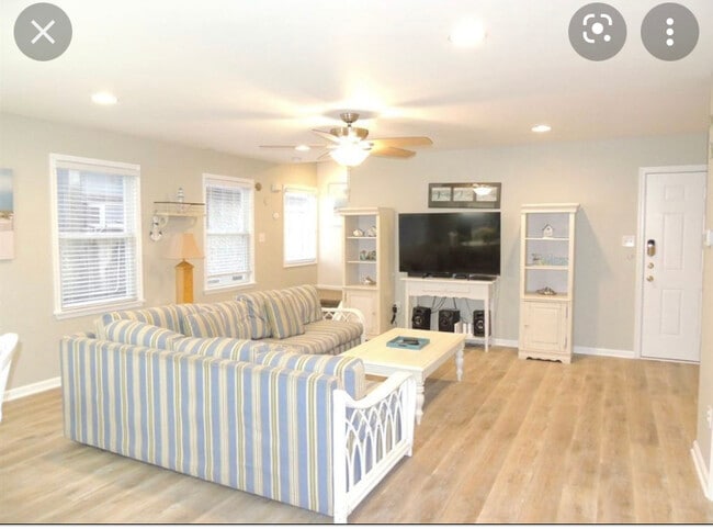 Building Photo - 210 E Spencer Ave