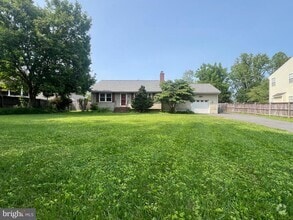 Building Photo - 10616 Oak Pl