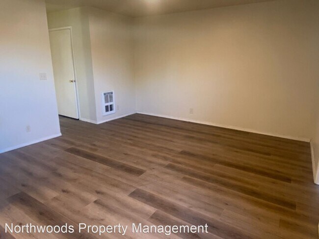 Building Photo - 2 br, 1 bath House - 299 B St Apt C