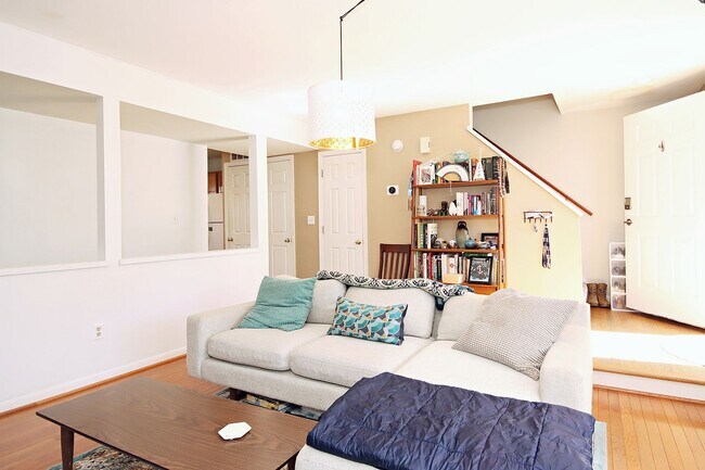 Foto del edificio - Pet-Friendly Duplex With Fenced Yard
