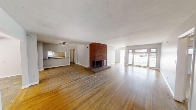 Foto del edificio - 5018 Rockford Dr