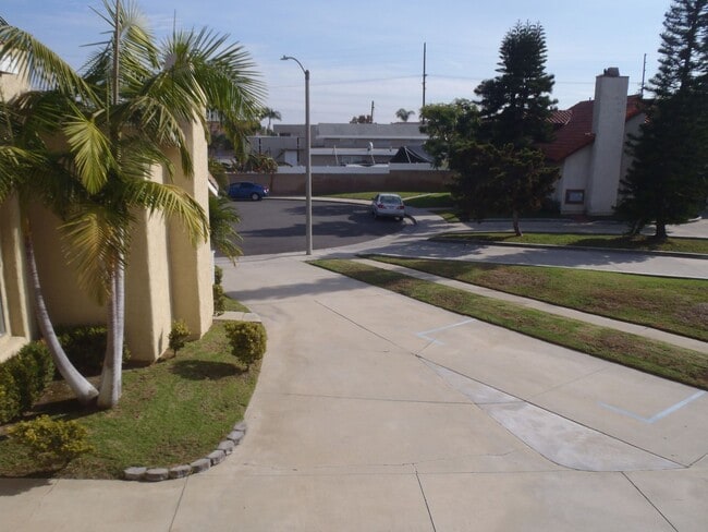Building Photo - 17762 Paseo Cir