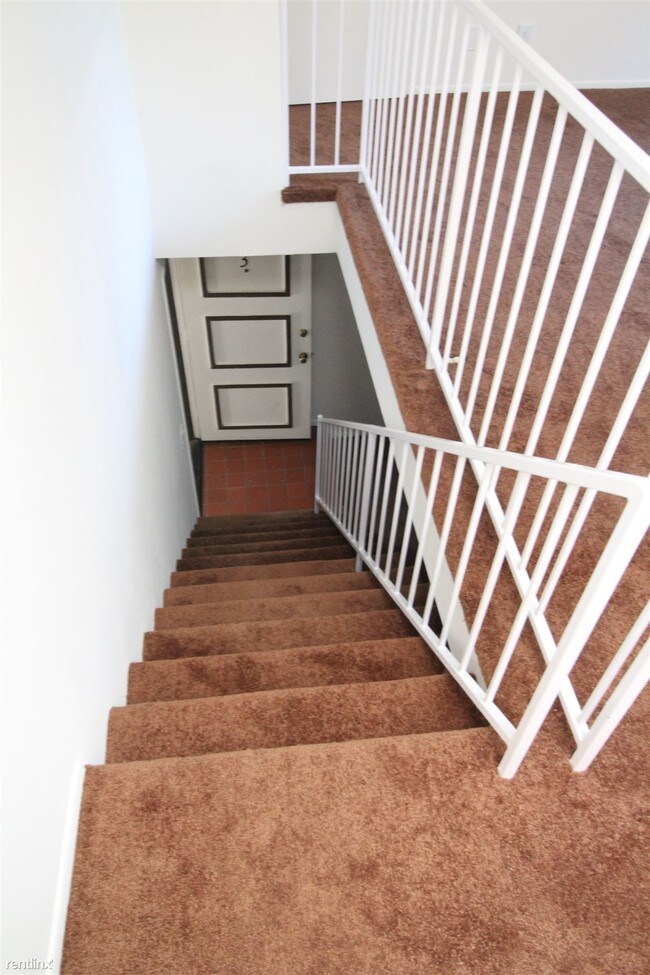 Building Photo - 5735 Hazeltine Ave
