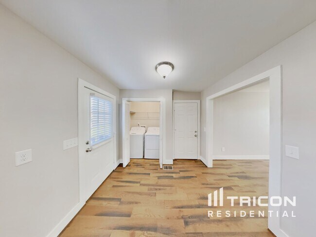 Foto del edificio - 110 West Dr