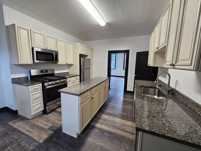 Foto del edificio - 3 bedroom Home for rent in the S. Side Flats