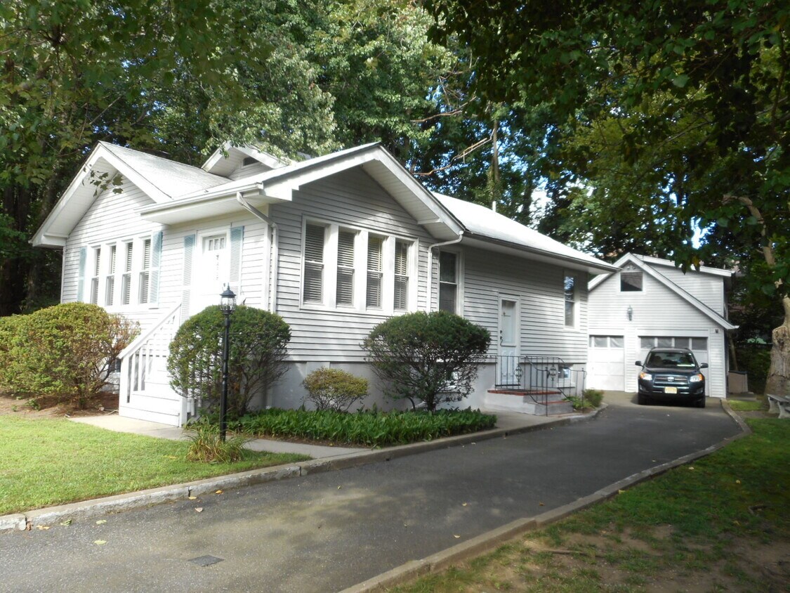 Primary Photo - 609 Pascack Rd
