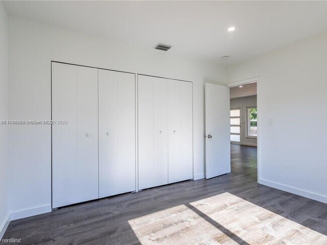 Foto del edificio - 3 br, 2 bath House - 2520 SW 22nd Ter