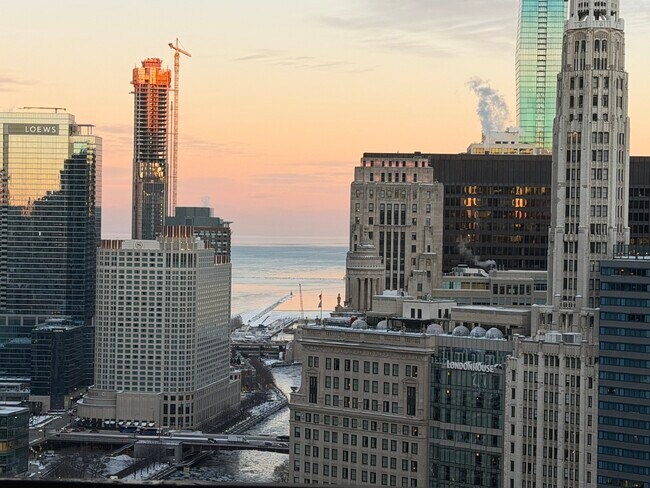 Foto del edificio - 300 N State St