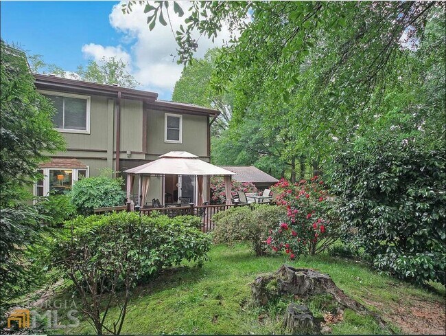 Building Photo - 2750 Meadow Mere E