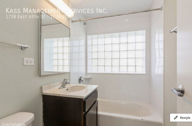 Foto del edificio - 1738 E 69th St