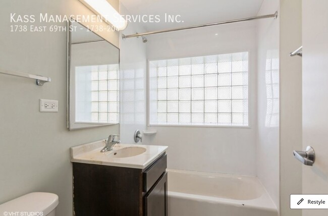 Building Photo - 1738 E 69th St