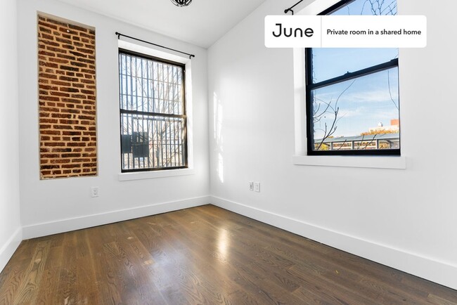 Foto del edificio - Private bedroom in 4 bed/2 bath Home