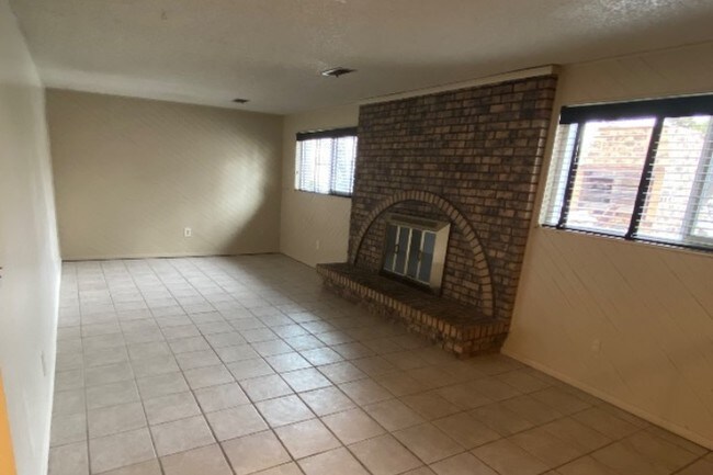 Foto del edificio - 4332 S Everett St