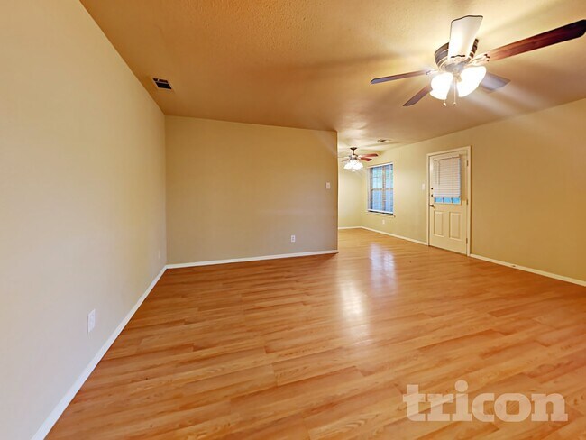 Building Photo - 810 Dogwood Dr