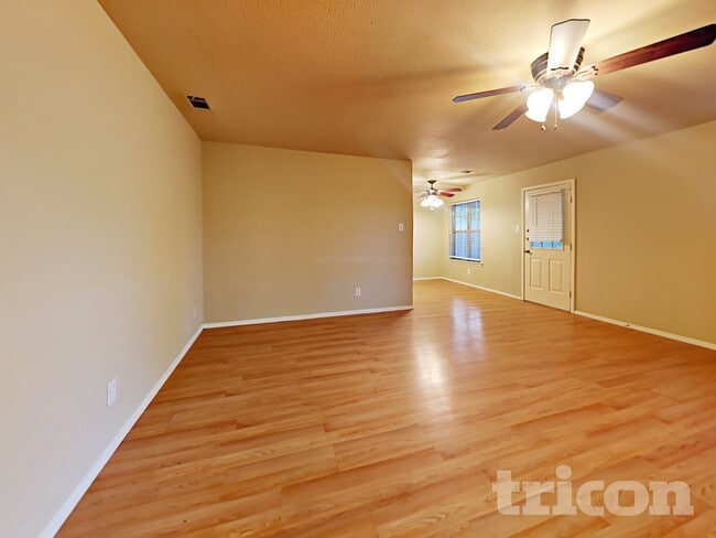 Foto del edificio - 810 Dogwood Dr