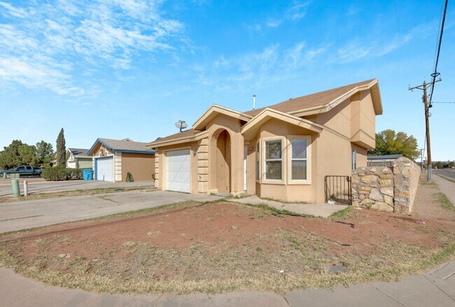 Building Photo - 10493 Kirkland St