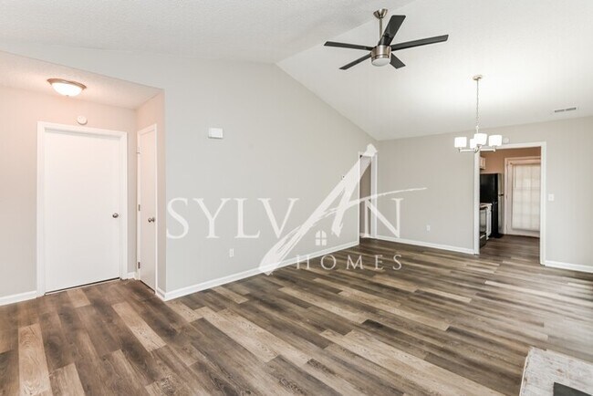 Foto del edificio - This adorable home is ready for your perso...
