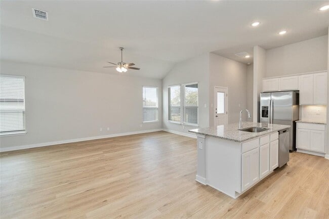 Building Photo - 775 Staglin St