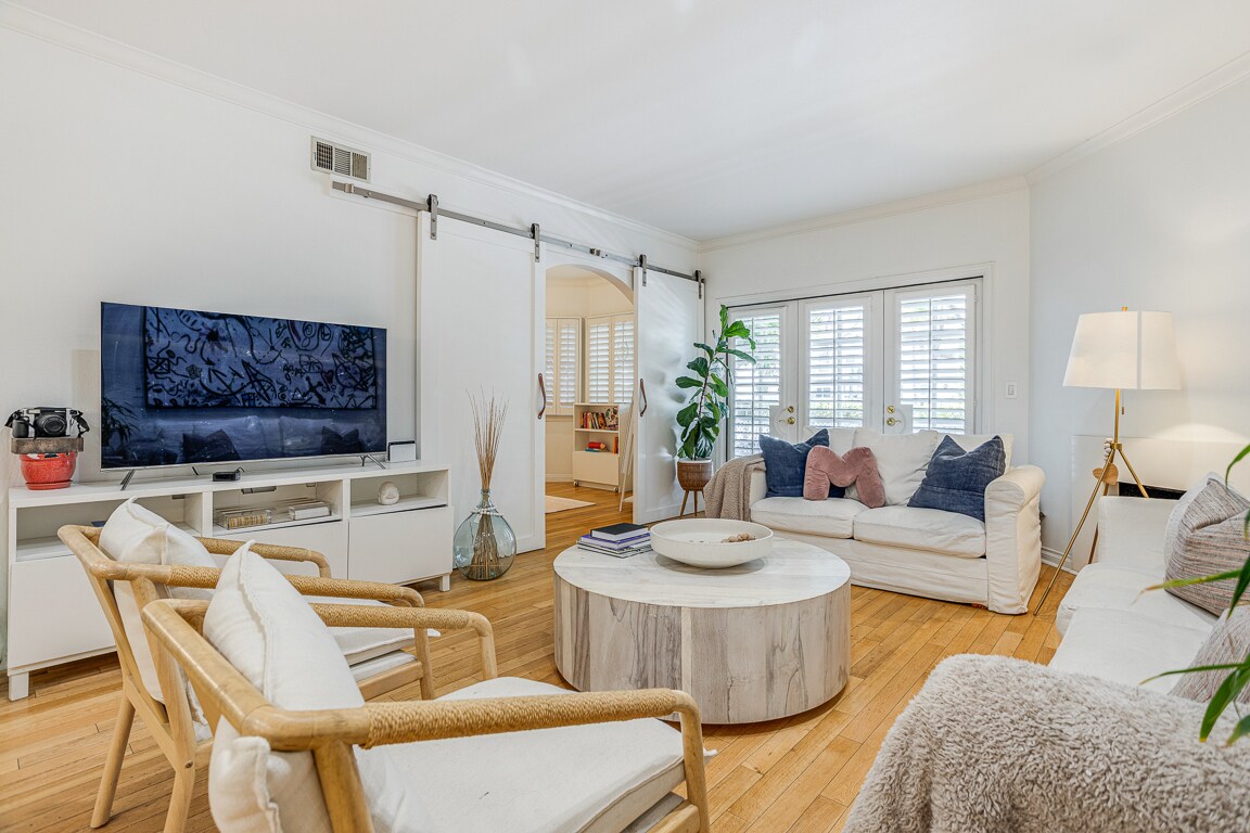 Foto principal - 4401 Moorpark Way