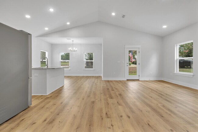 Foto del edificio - 2465 N Jefferson St