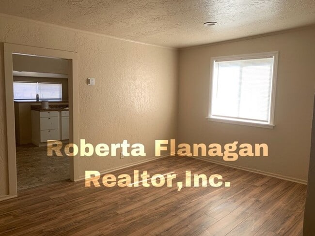 Foto del edificio - Country 4 bedroom/2 bathroom home