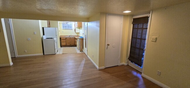 Building Photo - 1057 S 900 E