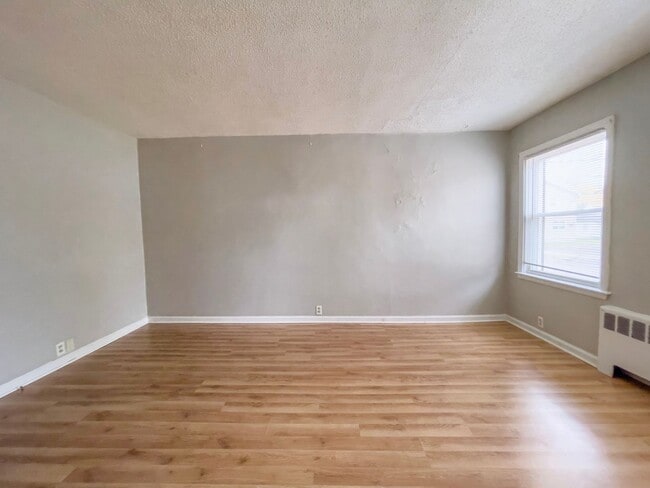 Building Photo - Cozy 1 bedroom, Close to Campus