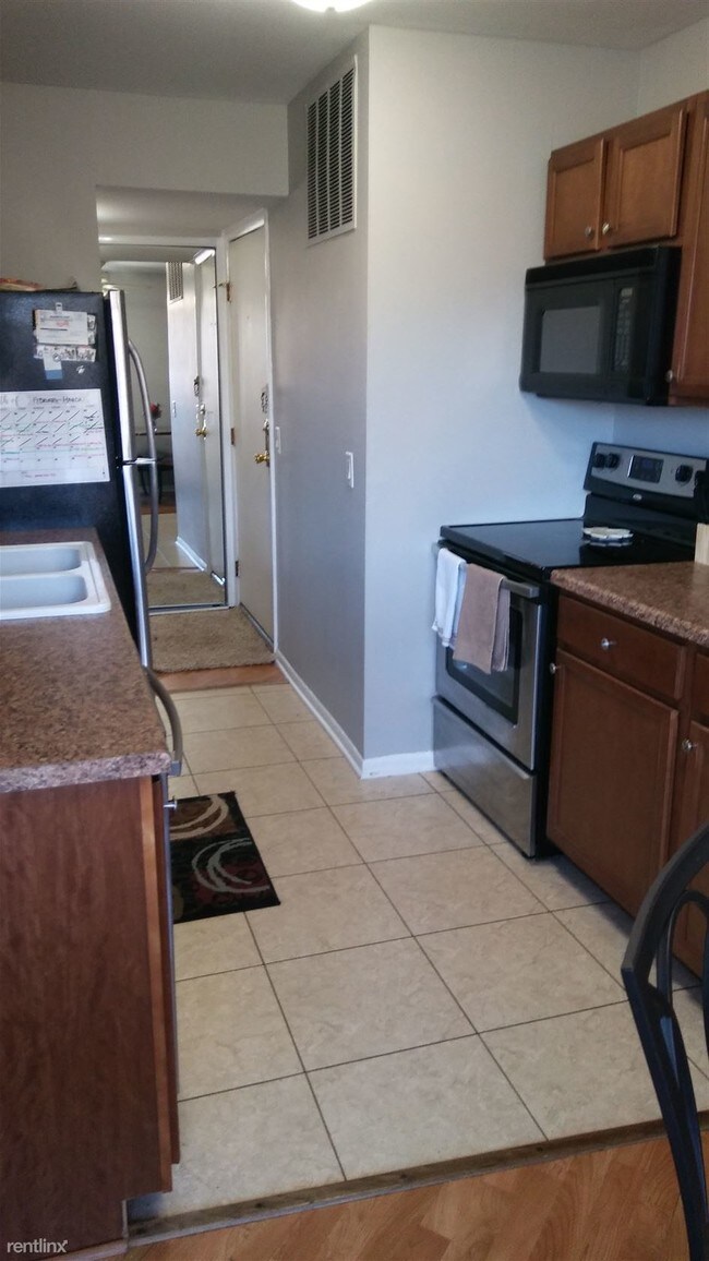 Foto del edificio - 2 br, 1.5 bath Condo - 5605 Lakeside Dr Ap...