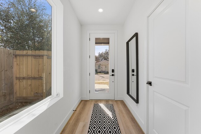 Building Photo - 1807 Lee St