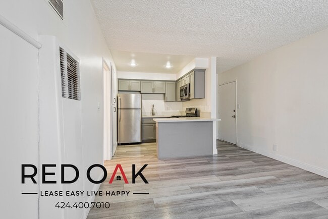 Building Photo - ~1 Month FREE~ Fantastic Top Floor One Bed...