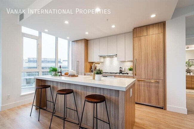 Photo du bâtiment - Luxury 3BR Condo | 2 Parking | Pool & Gym