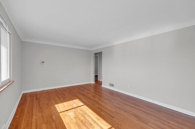 Foto del edificio - COLERAIN- Charming 3 bedroom 1.5 bath