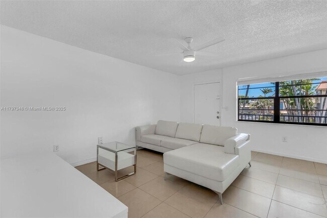 Foto del edificio - 4590 SW 67th Ave