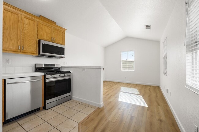 Building Photo - 2023 Northfield Dr