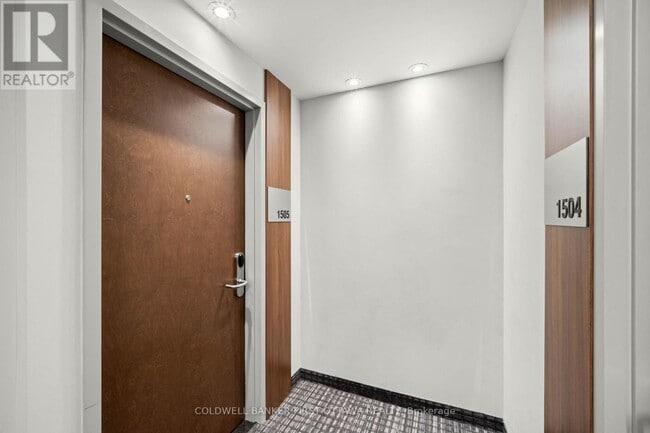 Photo du bâtiment - 805 Carling Ave