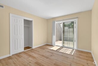 Building Photo - 1022 El Camino Dr