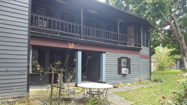 Building Photo - 315 2nd St