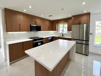 Building Photo - 1590 SW 139th Ave