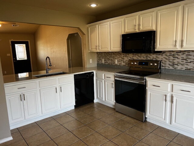 Foto del edificio - Charming 3-Bedroom Home with 2 Full Baths ...