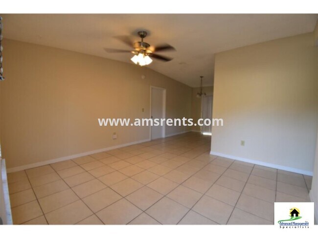 ~~3/2 Home W/1 car Garage &amp; Ceramic Ti... photo'