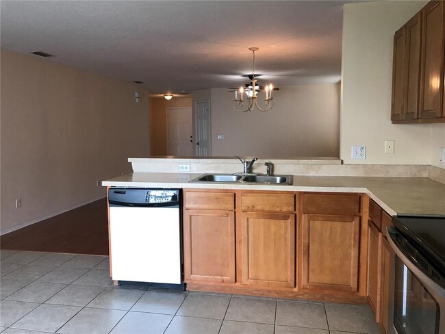 Foto del edificio - 912 Windrose Dr