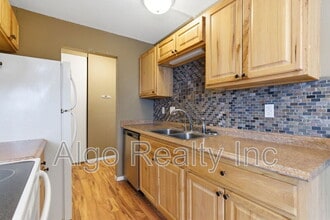Building Photo - 1023 Smetana Rd