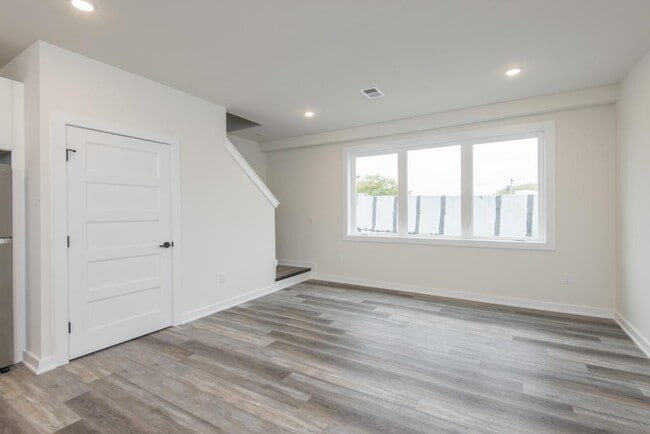 Photo - 913 S 51st St House