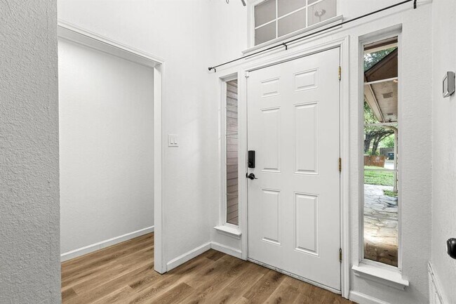 Foto del edificio - 1802 Ramona Cir