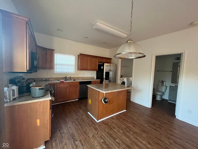 Foto del edificio - 857 Hildebrand Dr