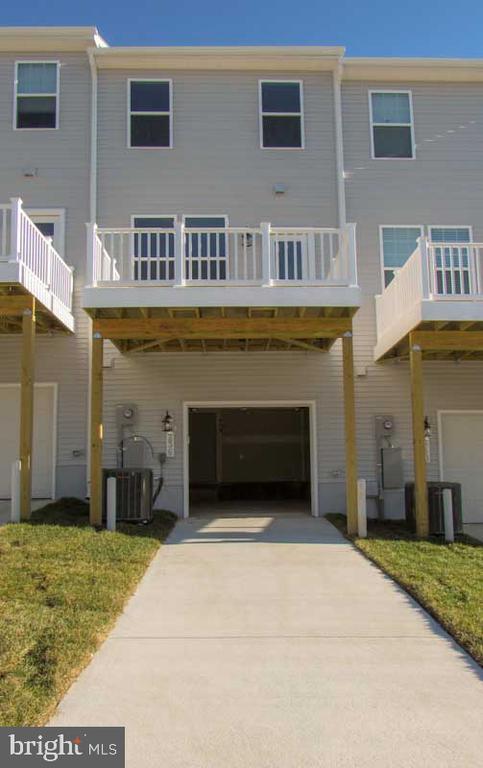 Building Photo - 236 Anthem St