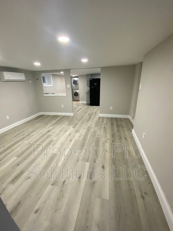 Foto del edificio - 703 North Point Rd