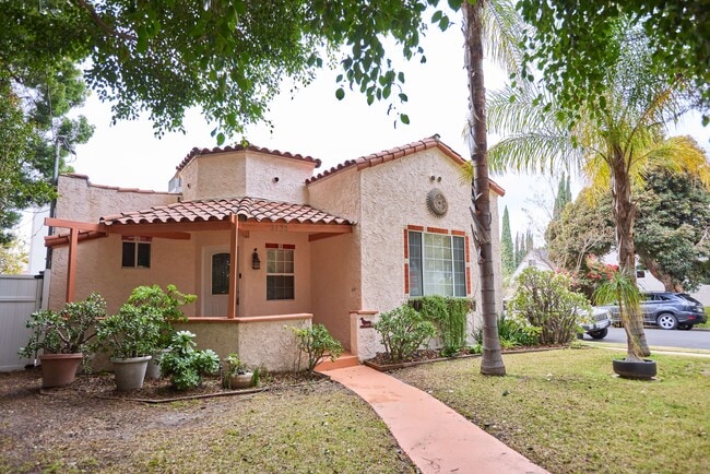 Building Photo - 3730 Edenhurst Ave