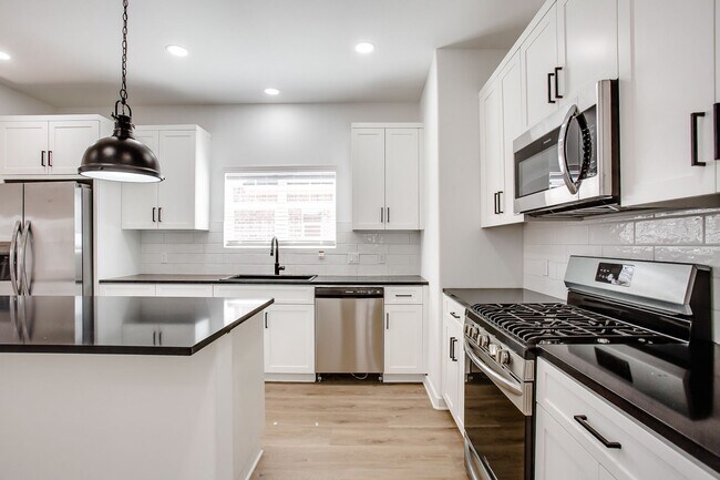Foto del edificio - BRAND NEW Single-Family Home for Rent