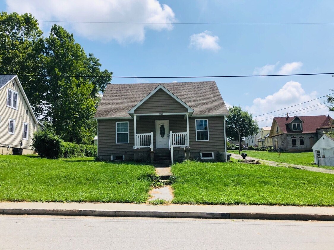 Building Photo - 1205 Maple